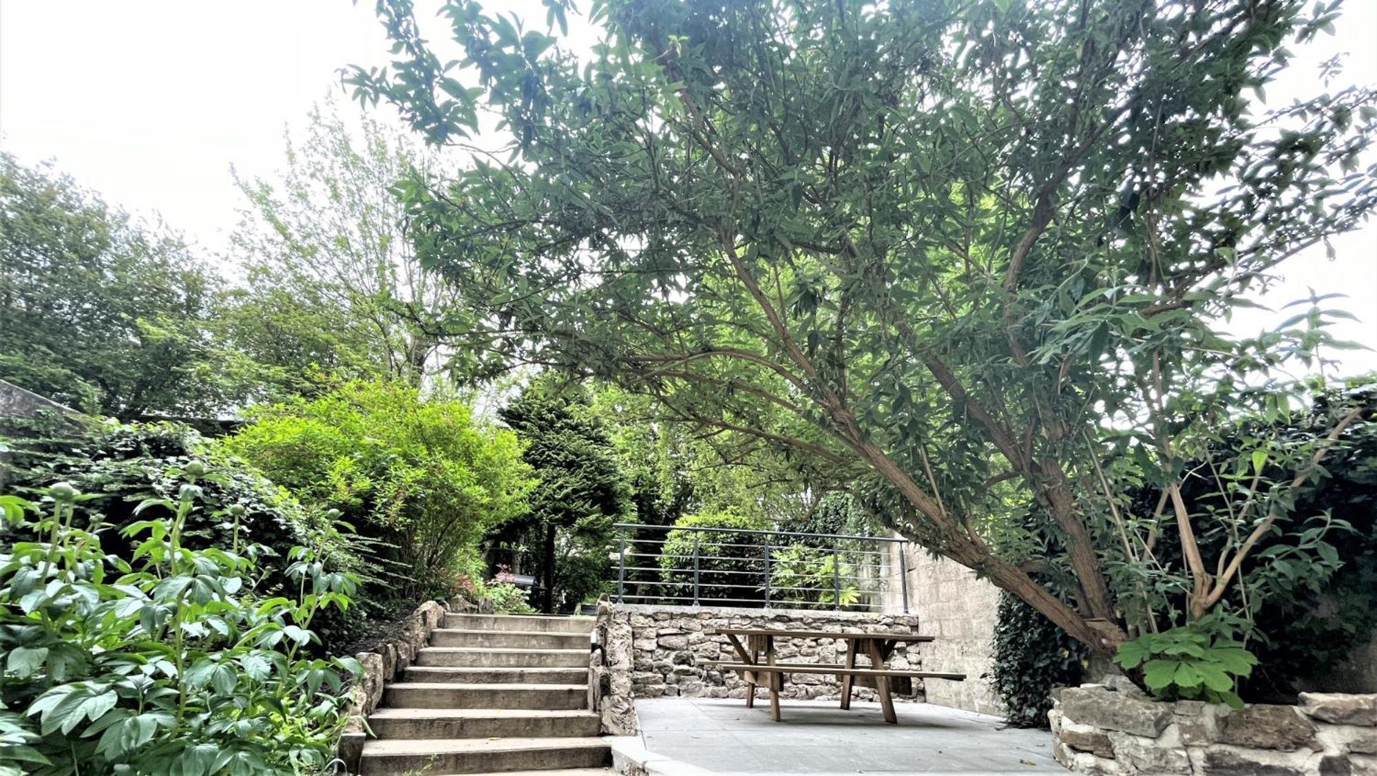 Apartamento Au Jardin De La Basilique Boulogne-sur-Mer Exterior foto
